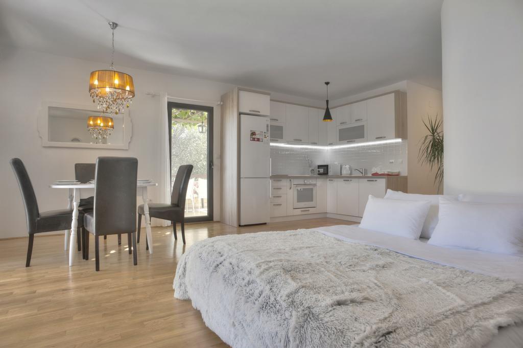Gregovic Family Apartments Petrovac Buitenkant foto