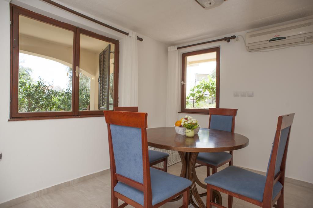 Gregovic Family Apartments Petrovac Buitenkant foto