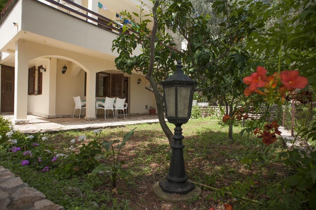 Gregovic Family Apartments Petrovac Buitenkant foto