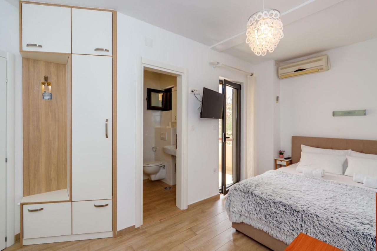 Gregovic Family Apartments Petrovac Buitenkant foto