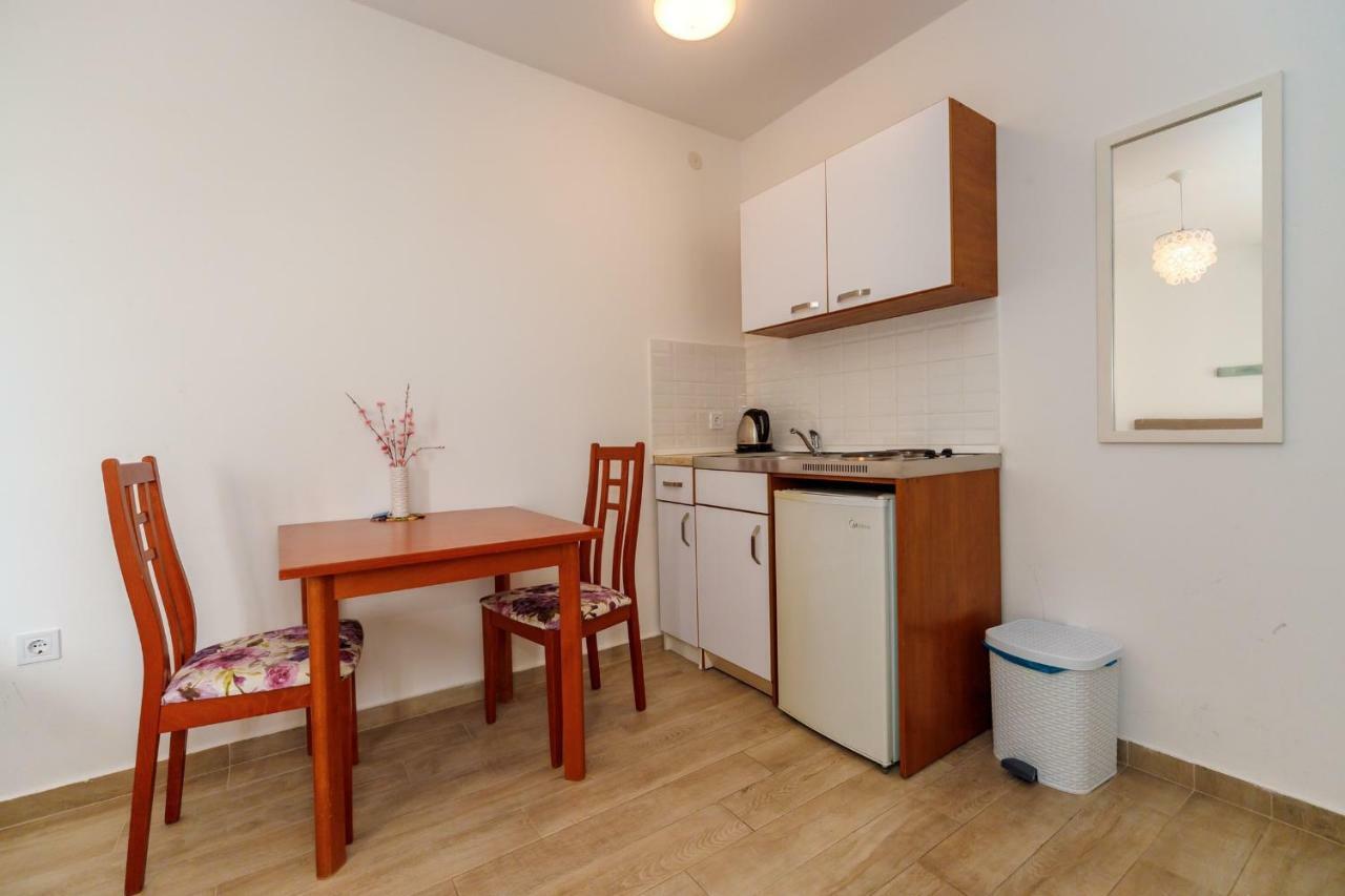 Gregovic Family Apartments Petrovac Buitenkant foto