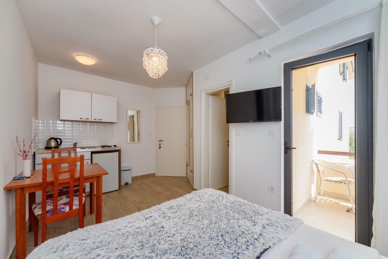 Gregovic Family Apartments Petrovac Buitenkant foto